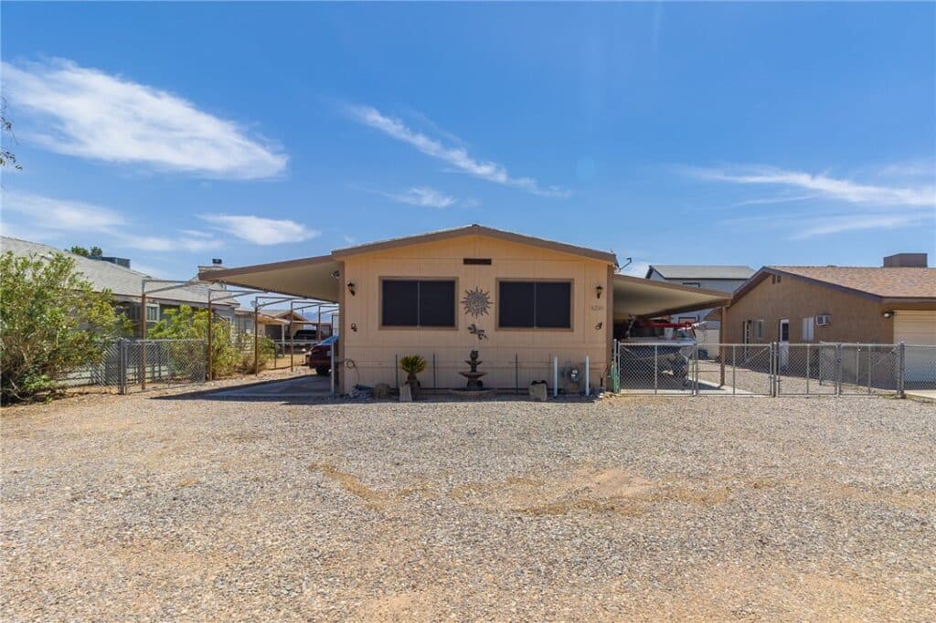 8290 S Smoketree Ln