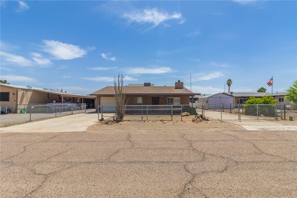8294 S Smoketree Ln